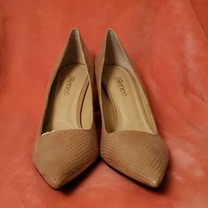 Women's shoes